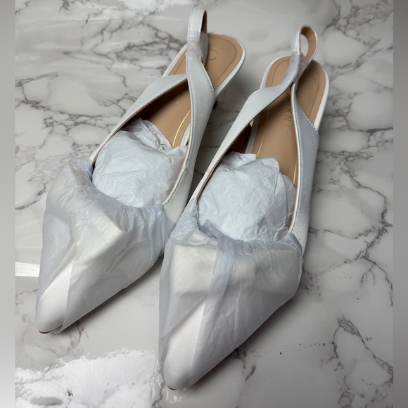 Journee Paloma Pump White Women’s US Size 10 - Picture 2 of 9